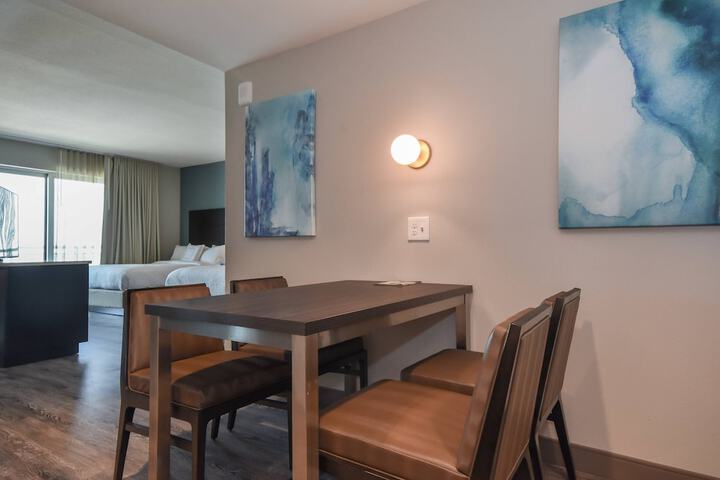 Room 25 of 62