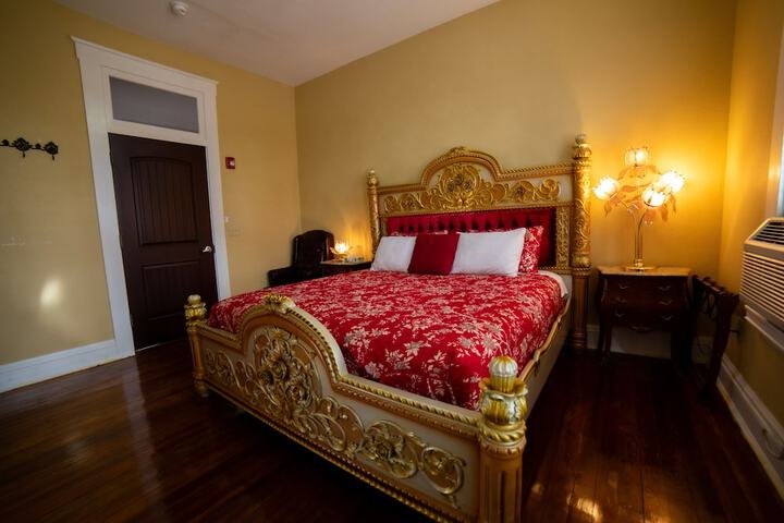 Oaak Tree Hotel