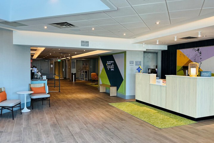 Spark by Hilton Montreal Brossard