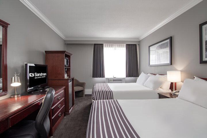 Room 11 of 28