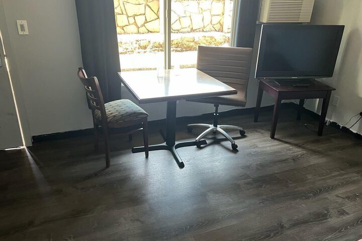 Room 6 of 14