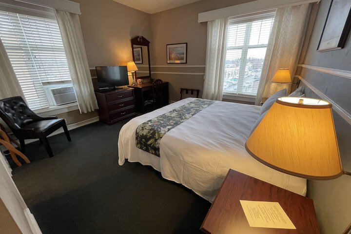 Room 17 of 32