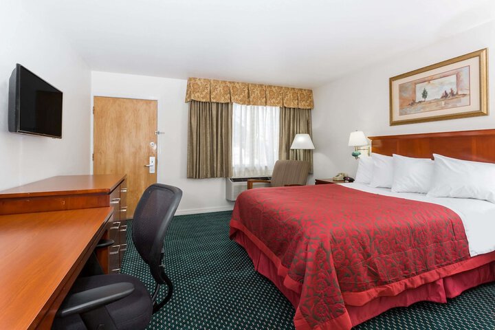 Room 9 of 16