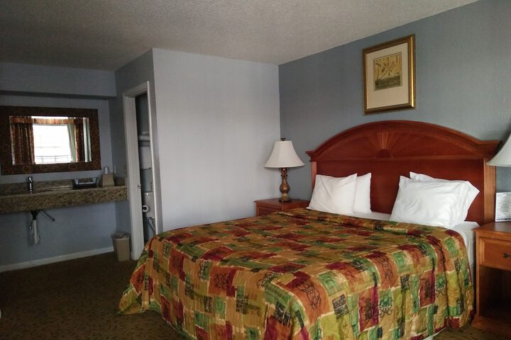 Room 10 of 21