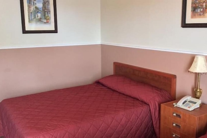 Room 27 of 35