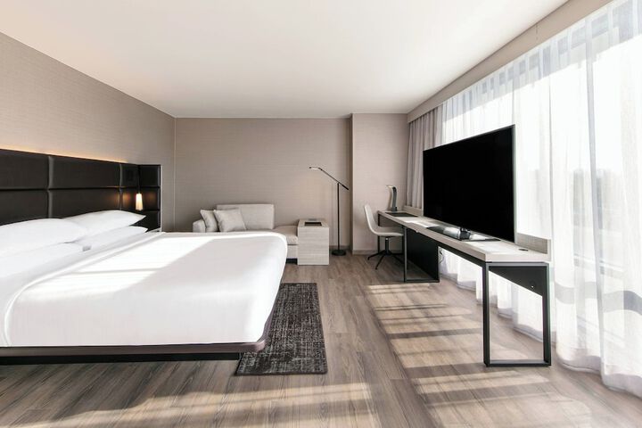 Room 18 of 37