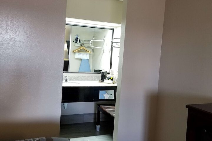 Room 15 of 27