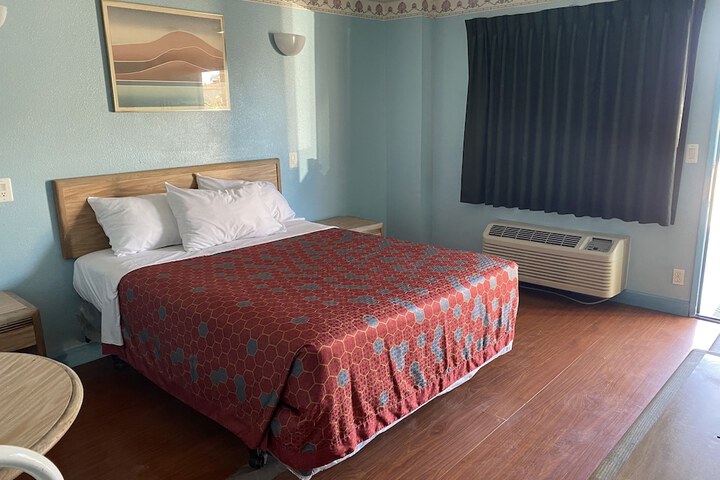 Room 3 of 10
