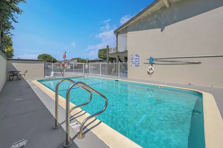 Pool 13 of 49