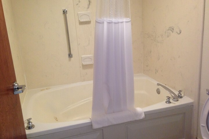 Hot Tub 20 of 21