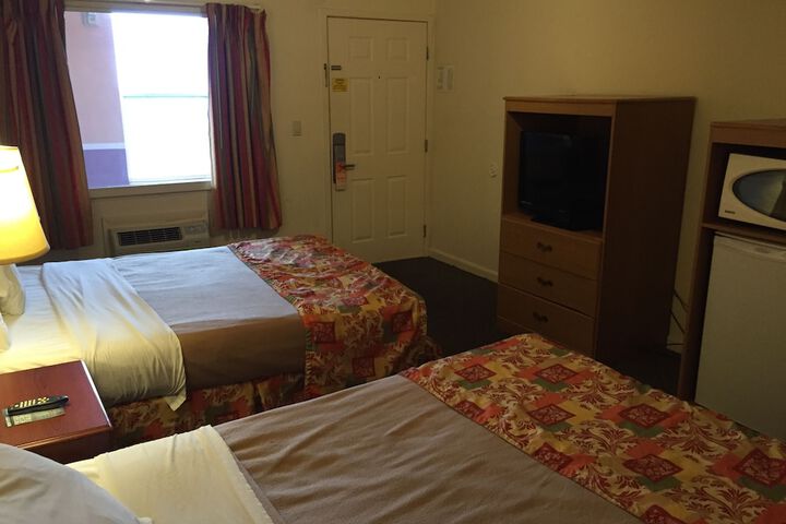 Wildwood Inn Tropical Dome & Theme Suites