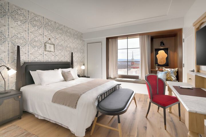 Room 49 of 79