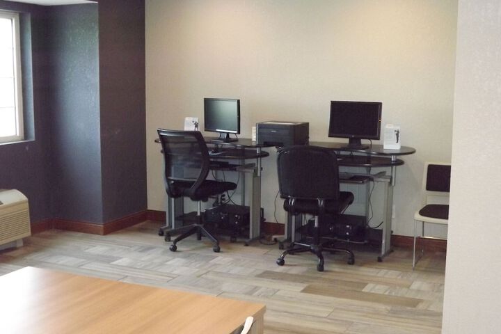 Business Center 42 of 44