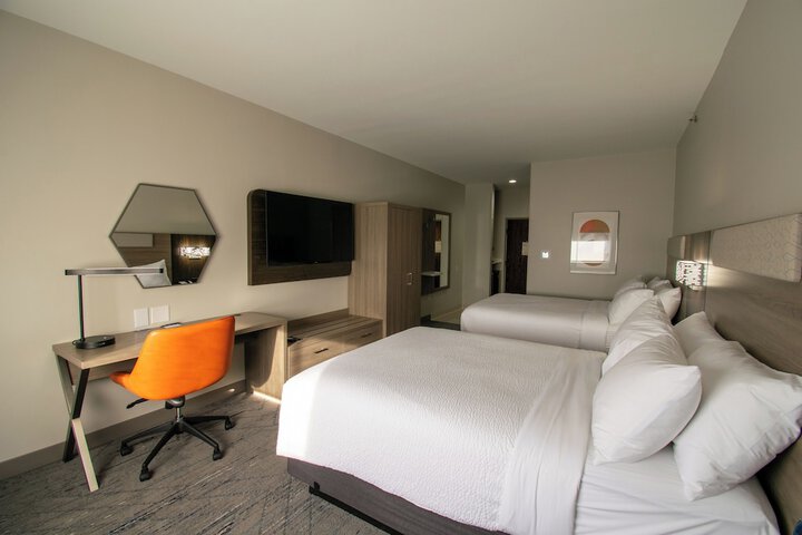Room 13 of 33