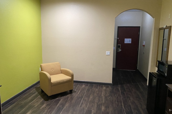 Room 10 of 36
