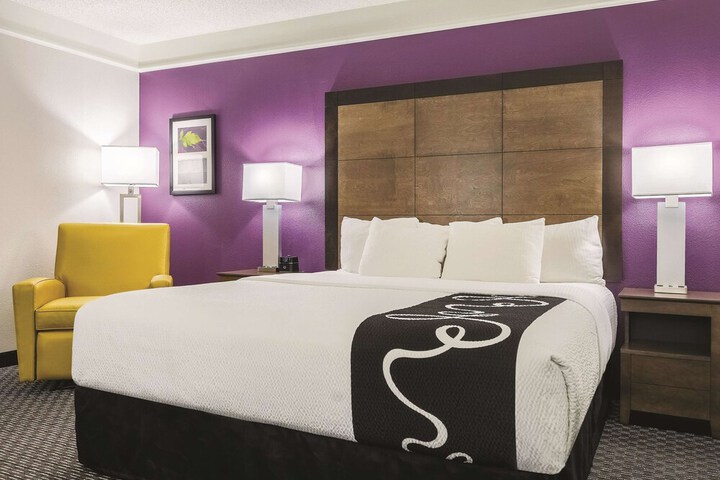 La Quinta Inn & Suites by Wyndham Alexandria Airport