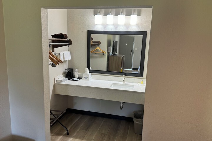 Room 16 of 22