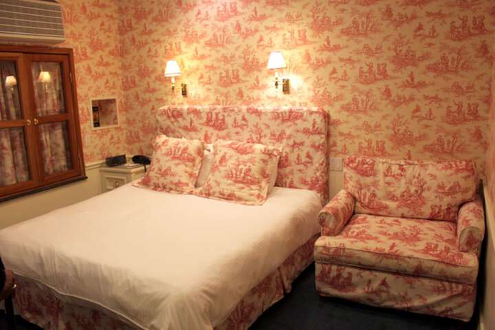 Room 70 of 84