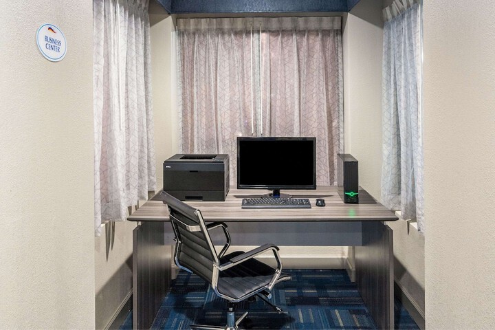 Business Center 26 of 26
