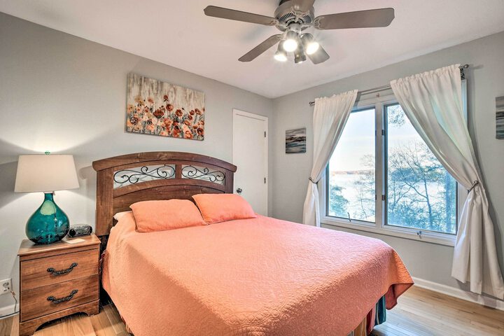Lake Hartwell Home w / Private Dock & Hot Tub!