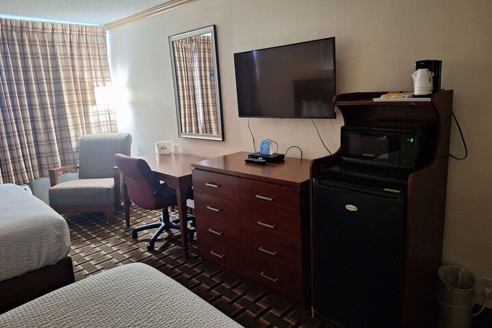 Room 11 of 25