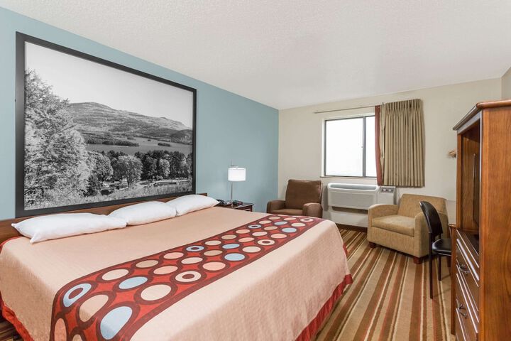Room 4 of 13
