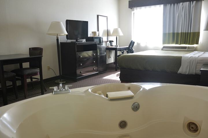 Room 34 of 47