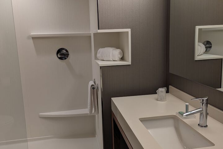 Courtyard by Marriott Holland Downtown