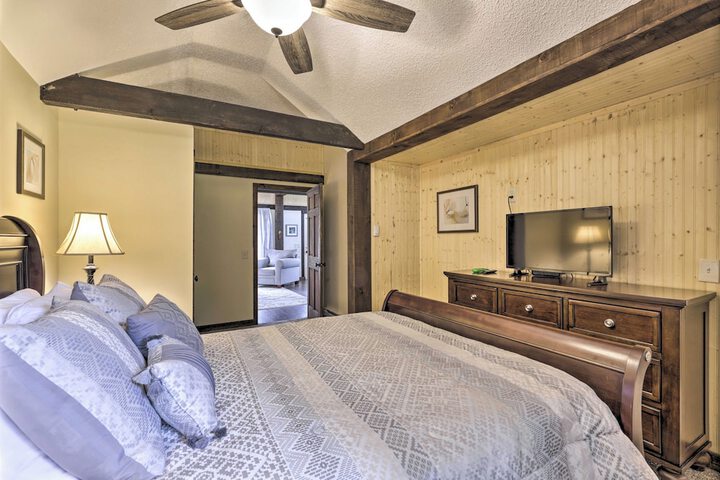 Private Guest House w / Deck + Spectacular Views!