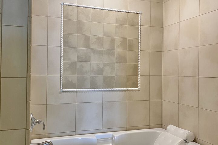 Room 10 of 93