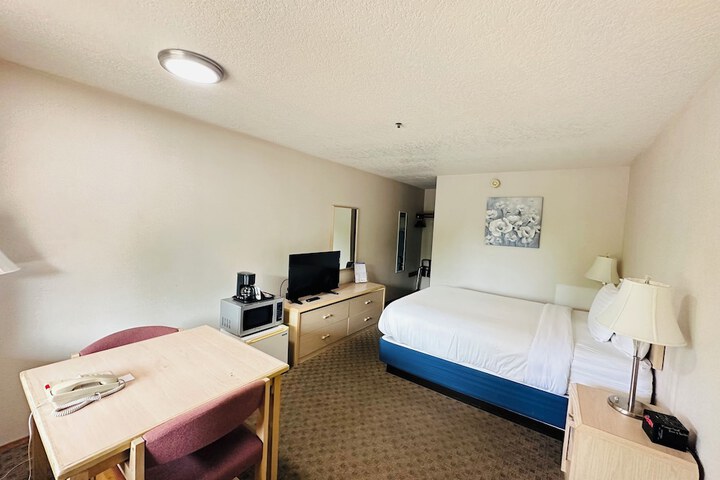 Timberland Inn & Suites
