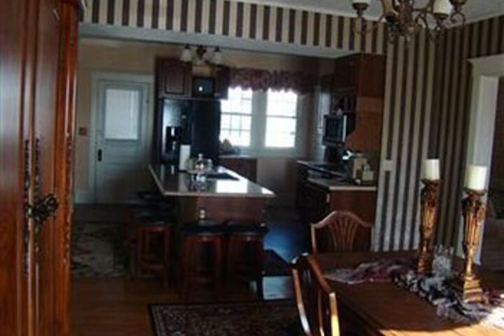 Vintage Charm Bed & Breakfast Hotel
