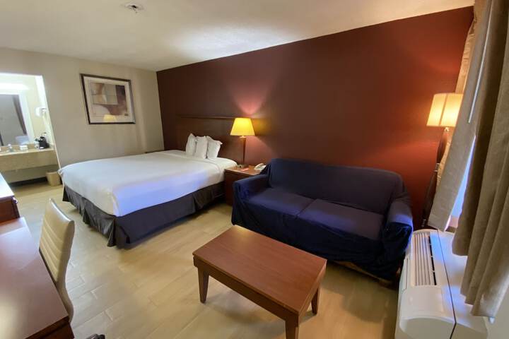 Room 10 of 14