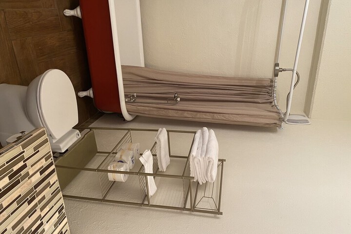 Room 65 of 182