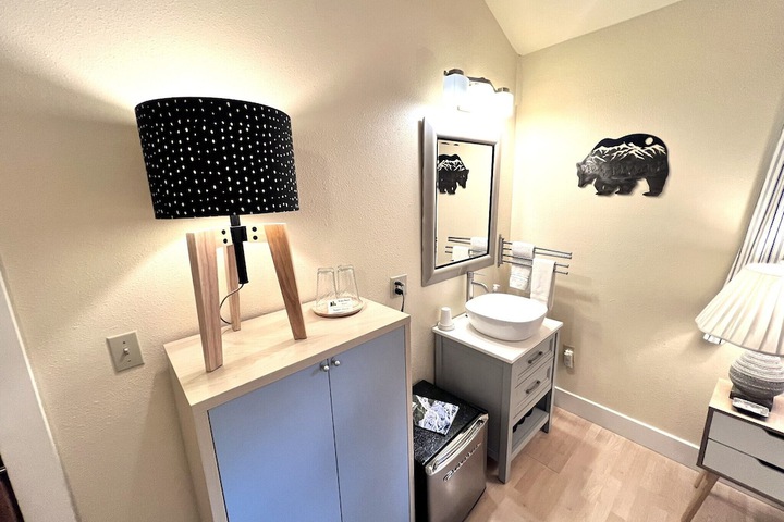 Room 73 of 123