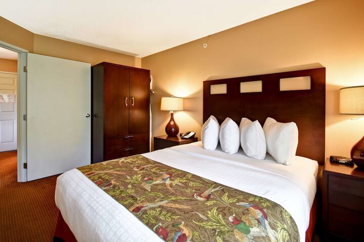 Room 28 of 38