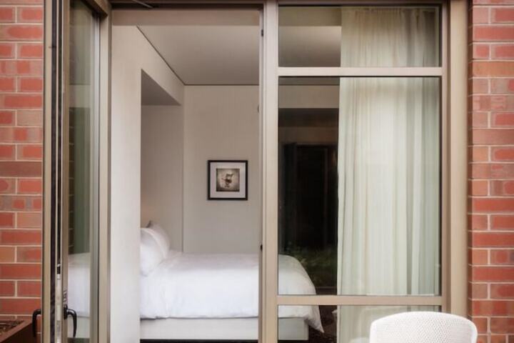 The Elizabeth Hotel Autograph Collection