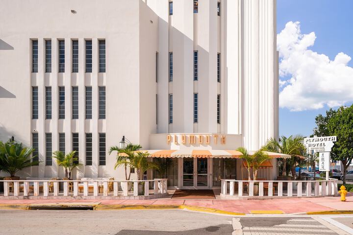 Hotel 4 of 104