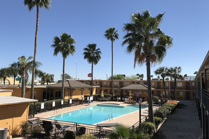 Pool 6 of 25