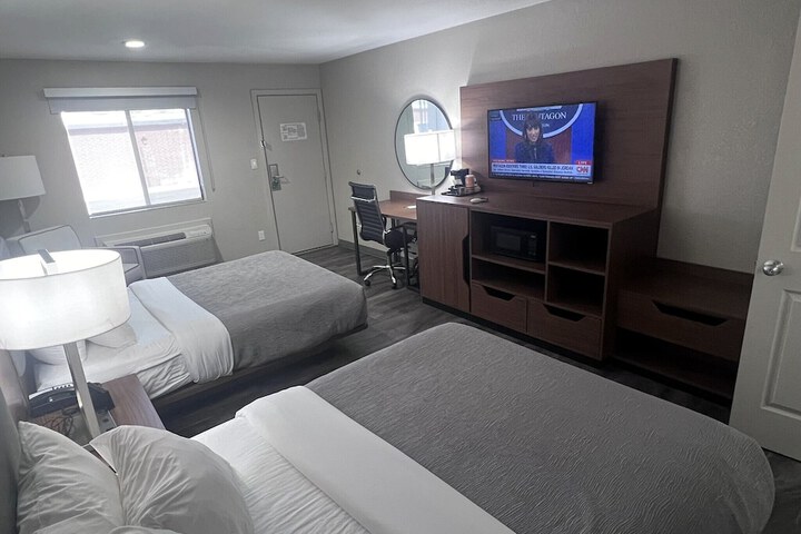 Room 43 of 83