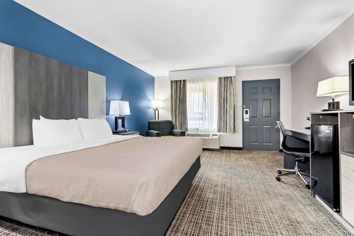 Room 32 of 42