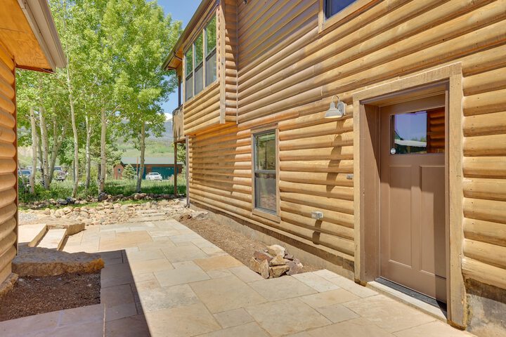 Updated Silverthorne Home w / Hot Tub & Mtn Views!