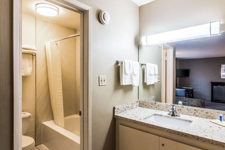 Room 15 of 25