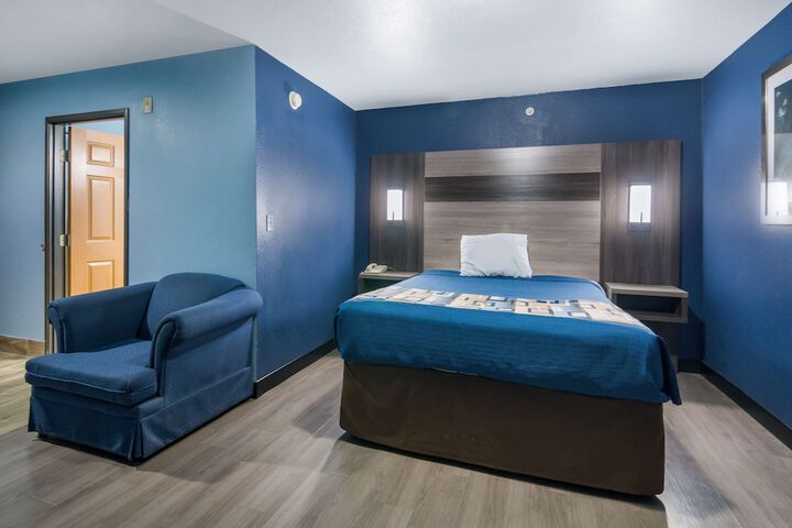 Room 25 of 28