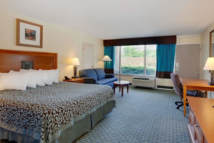 Room 10 of 25