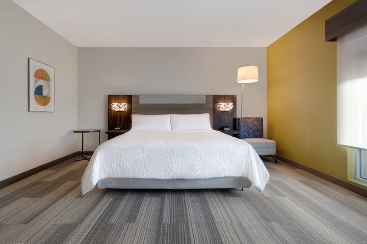 Holiday Inn Express & Suites Glendale Downtown by IHG