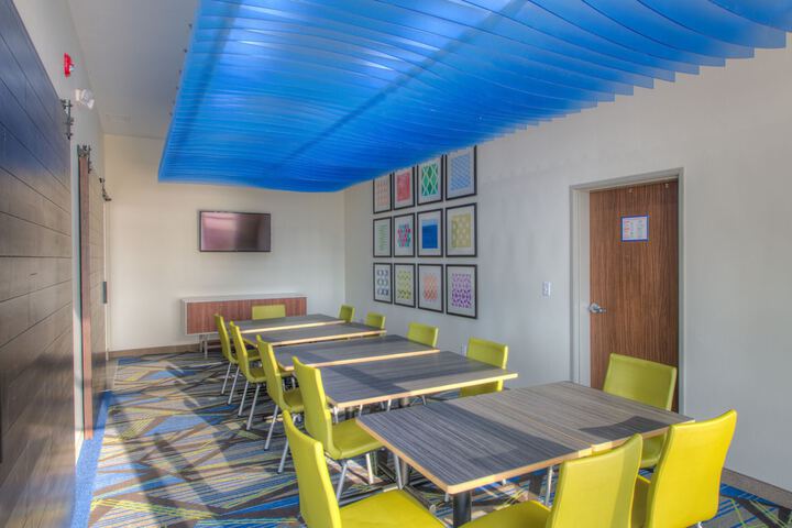 Holiday Inn Express & Suites Remington by IHG