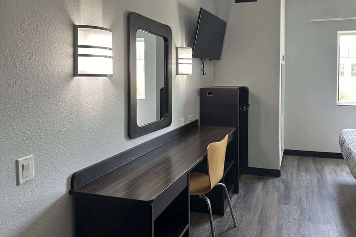 Room 8 of 15