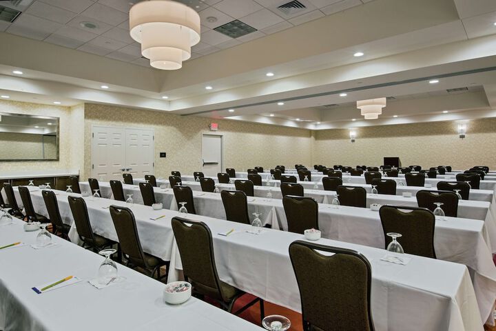Hilton Garden Inn Lincoln Downtown / Haymarket