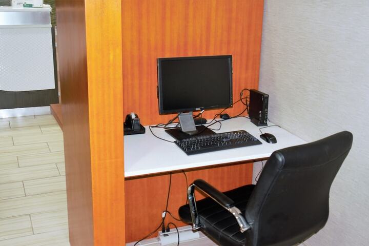 Business Center 80 of 83